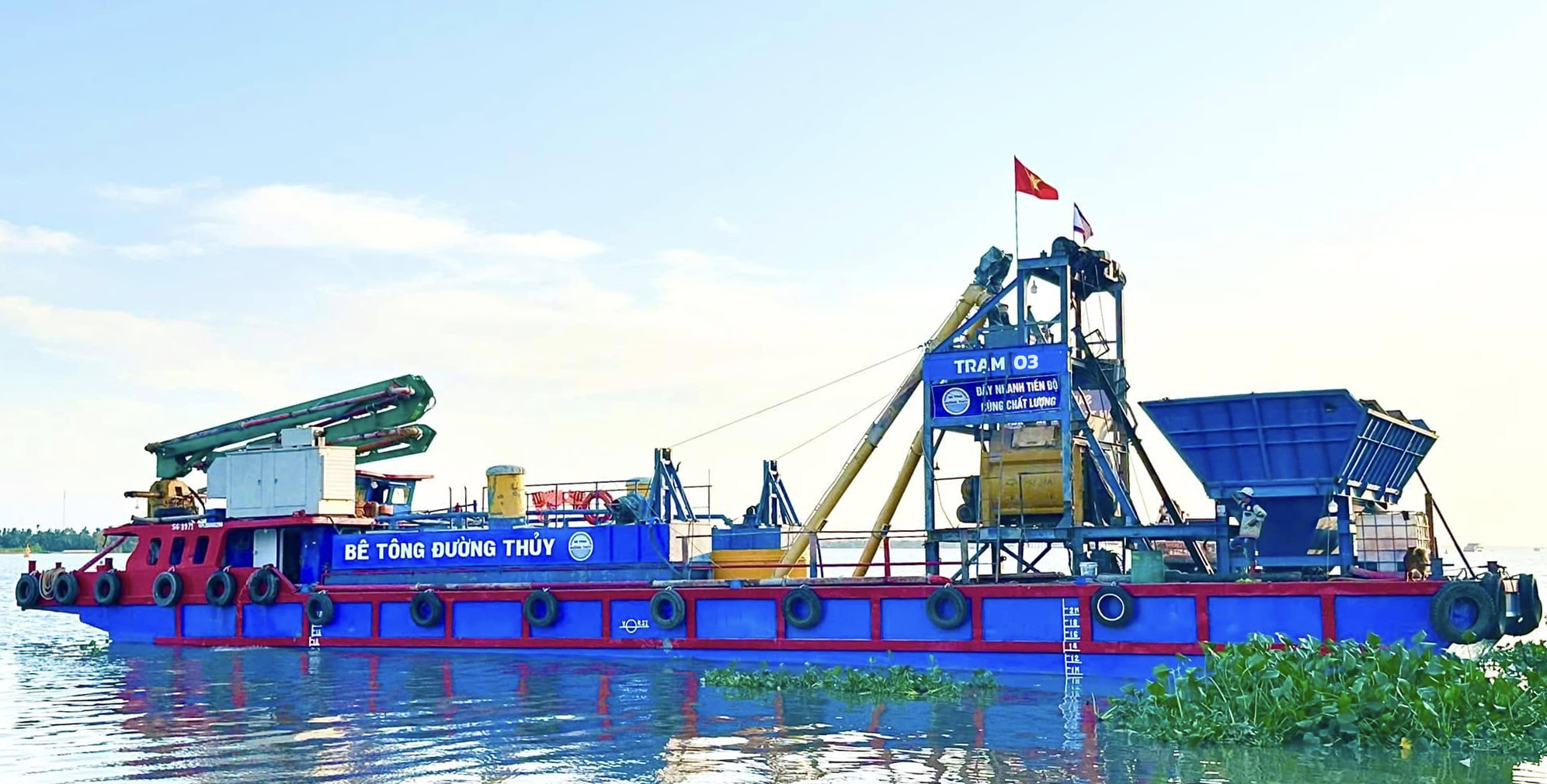 TÀU TRẠM TRỘN BÊ TÔNG SỐ 03